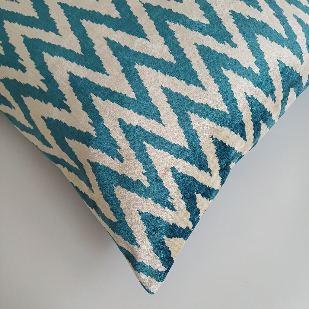 Turquoise Flame Velvet Cushion Cover 20''x20'' / 50x50 CM
