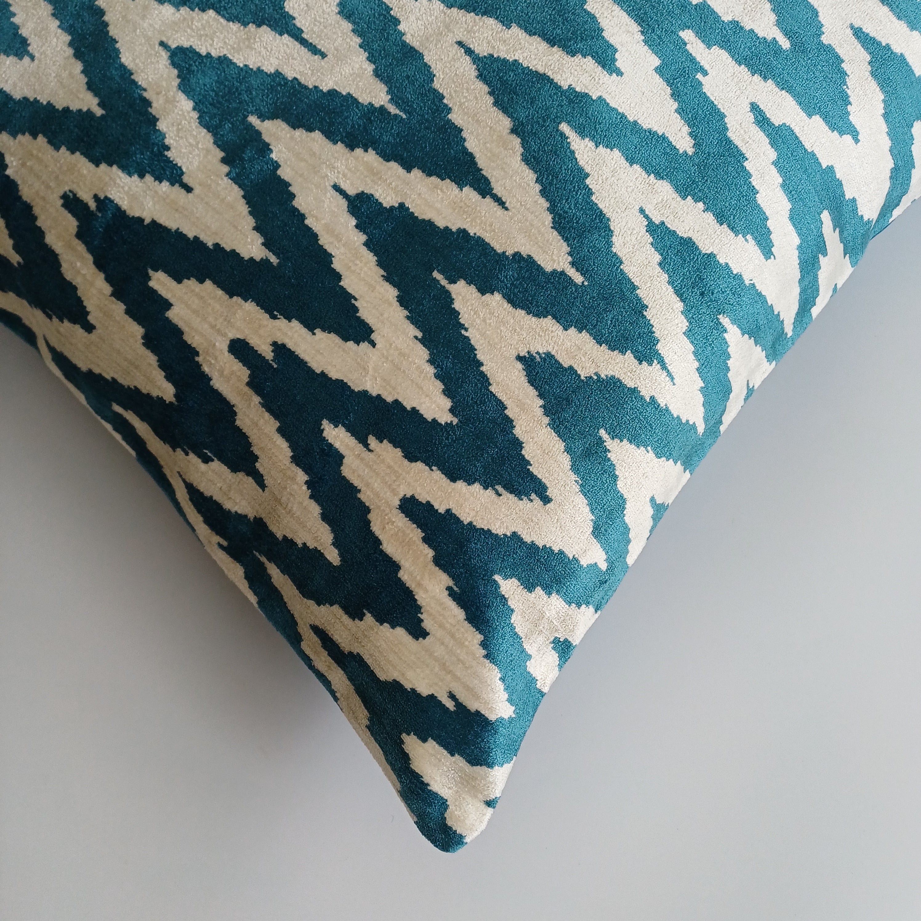 Turquoise Flame Velvet Cushion Cover 20''x20'' / 50x49 CM