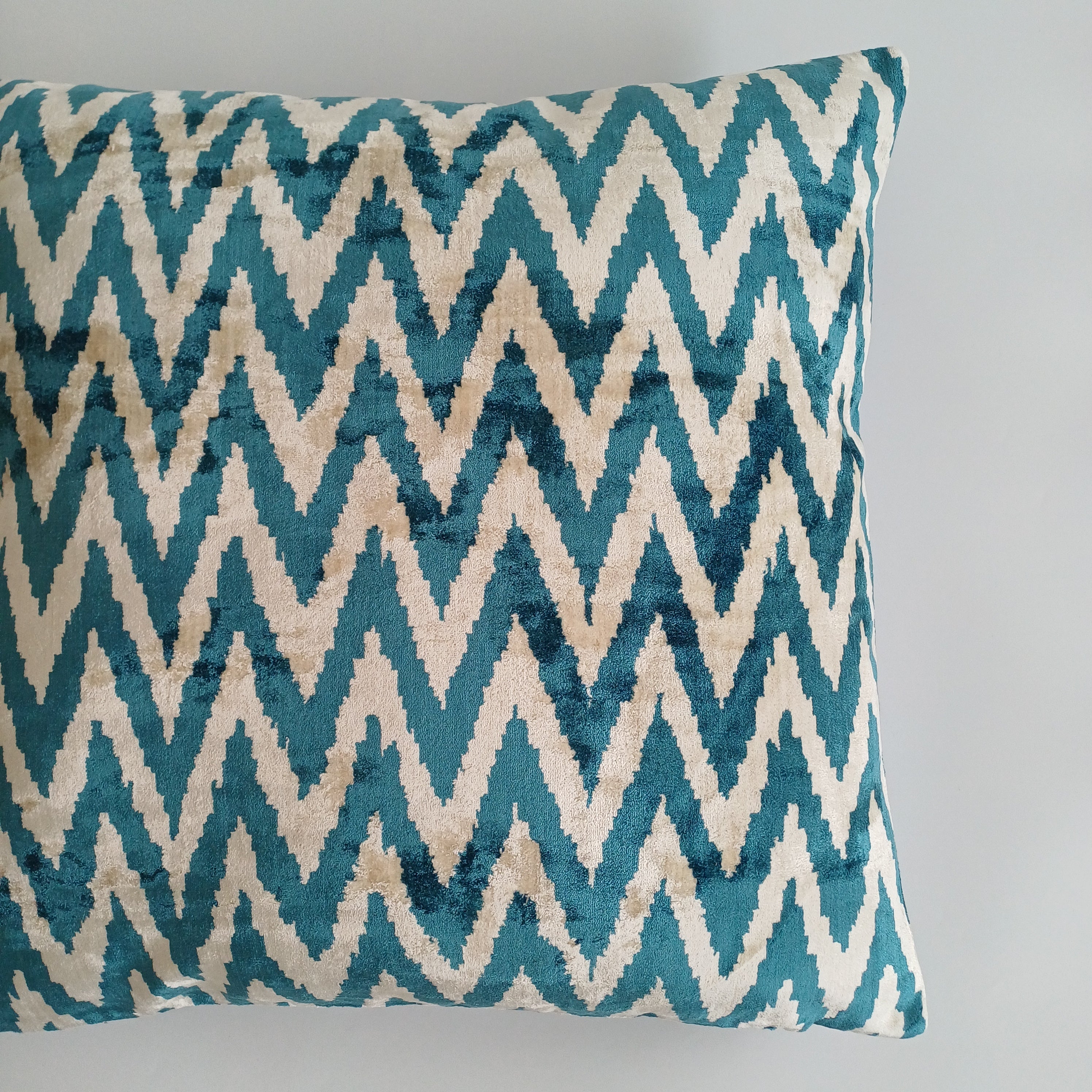 Turquoise Flame Velvet Cushion Cover 20''x20'' / 50x49 CM