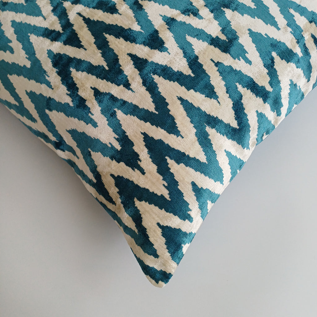 Turquoise Flame Velvet Cushion Cover 20''x20'' / 50x49 CM