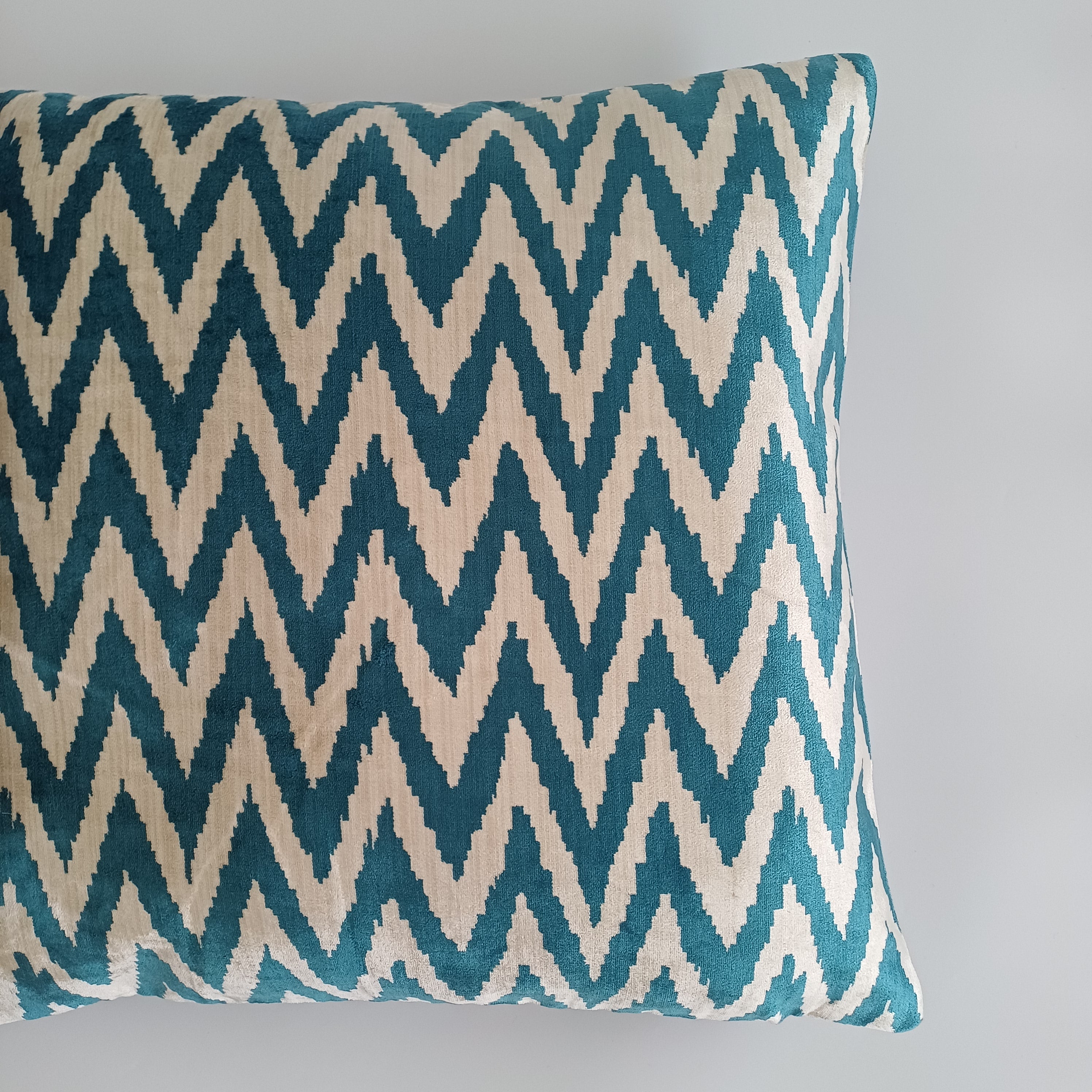 Turquoise Flame Velvet Cushion Cover 20''x20'' / 50x50 CM