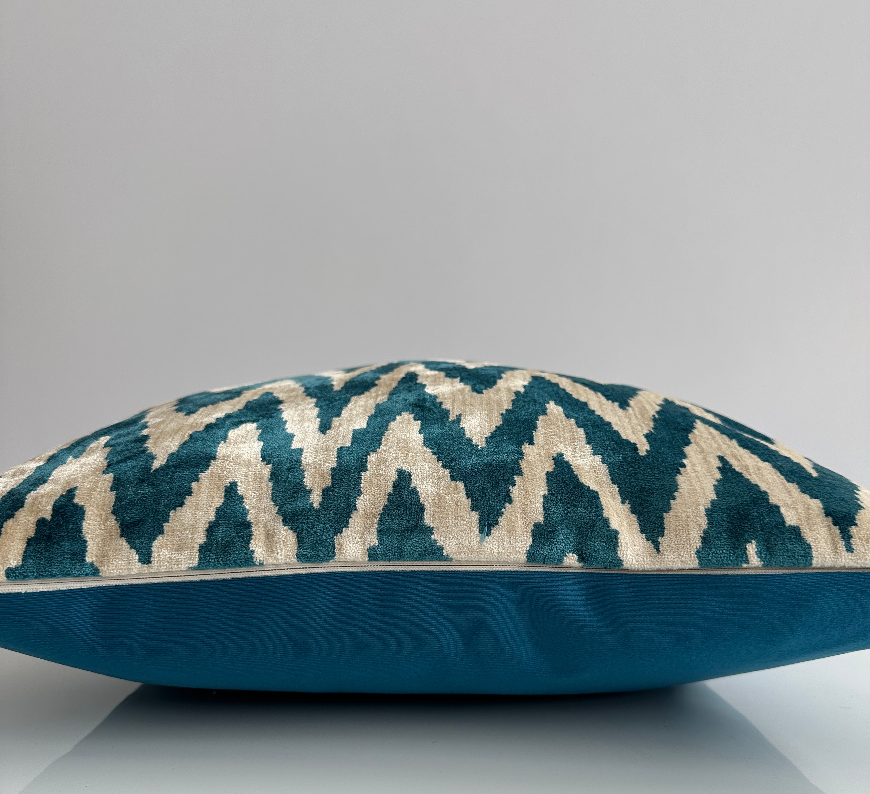 Turquoise Flame Velvet Cushion Cover 20''x20'' / 50x50 CM