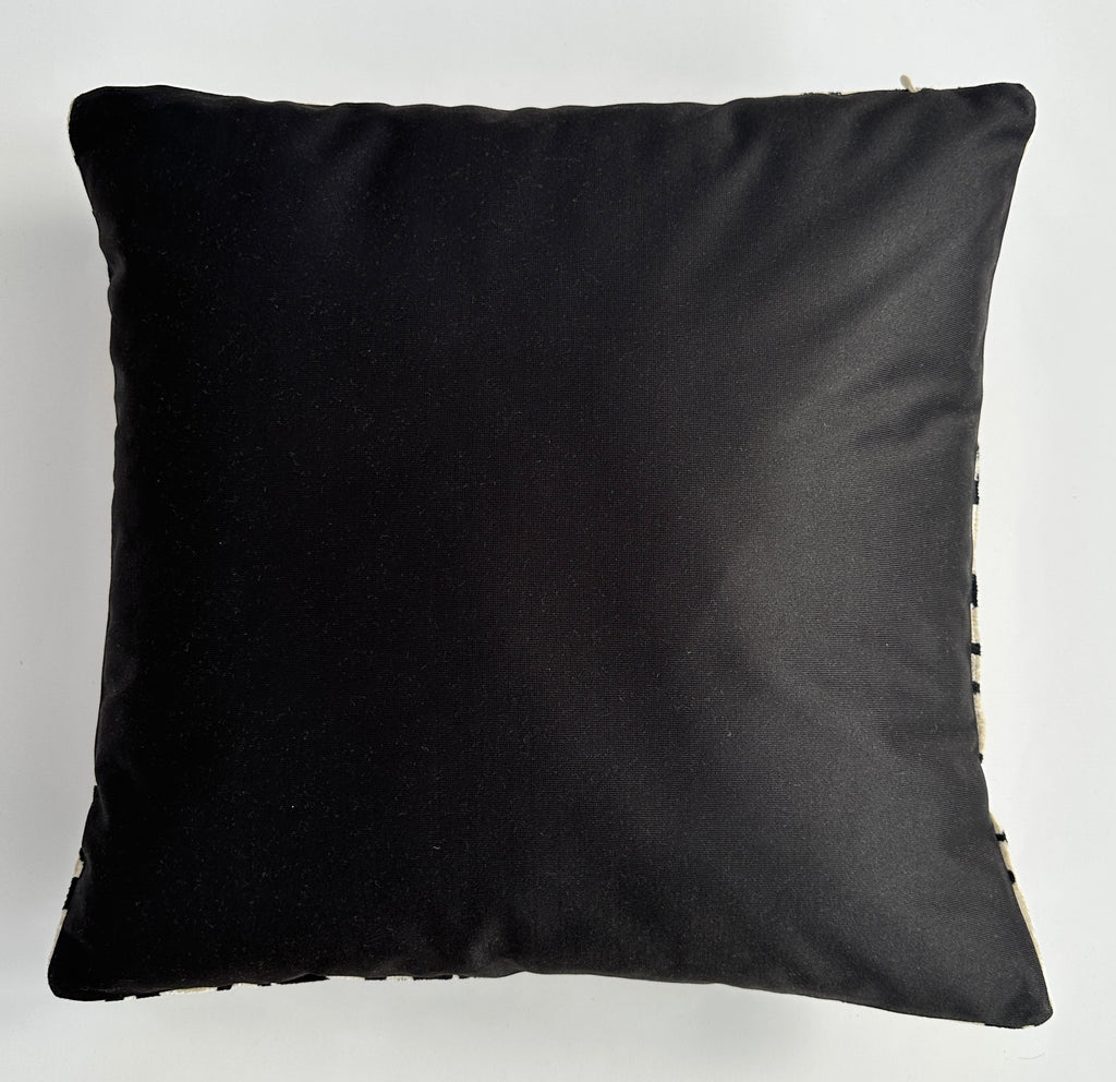 Black Tulip Velvet Cushion Cover 20''x20'' / 50x50 CM