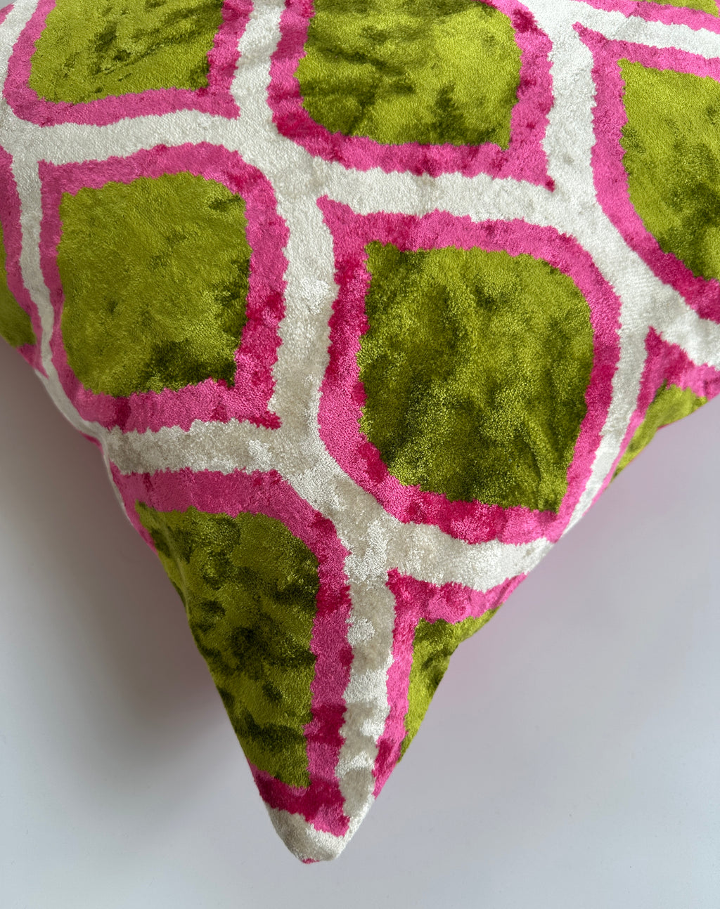 Pink Ogival Velvet Cushion Cover 20''x20'' / 50x50 CM