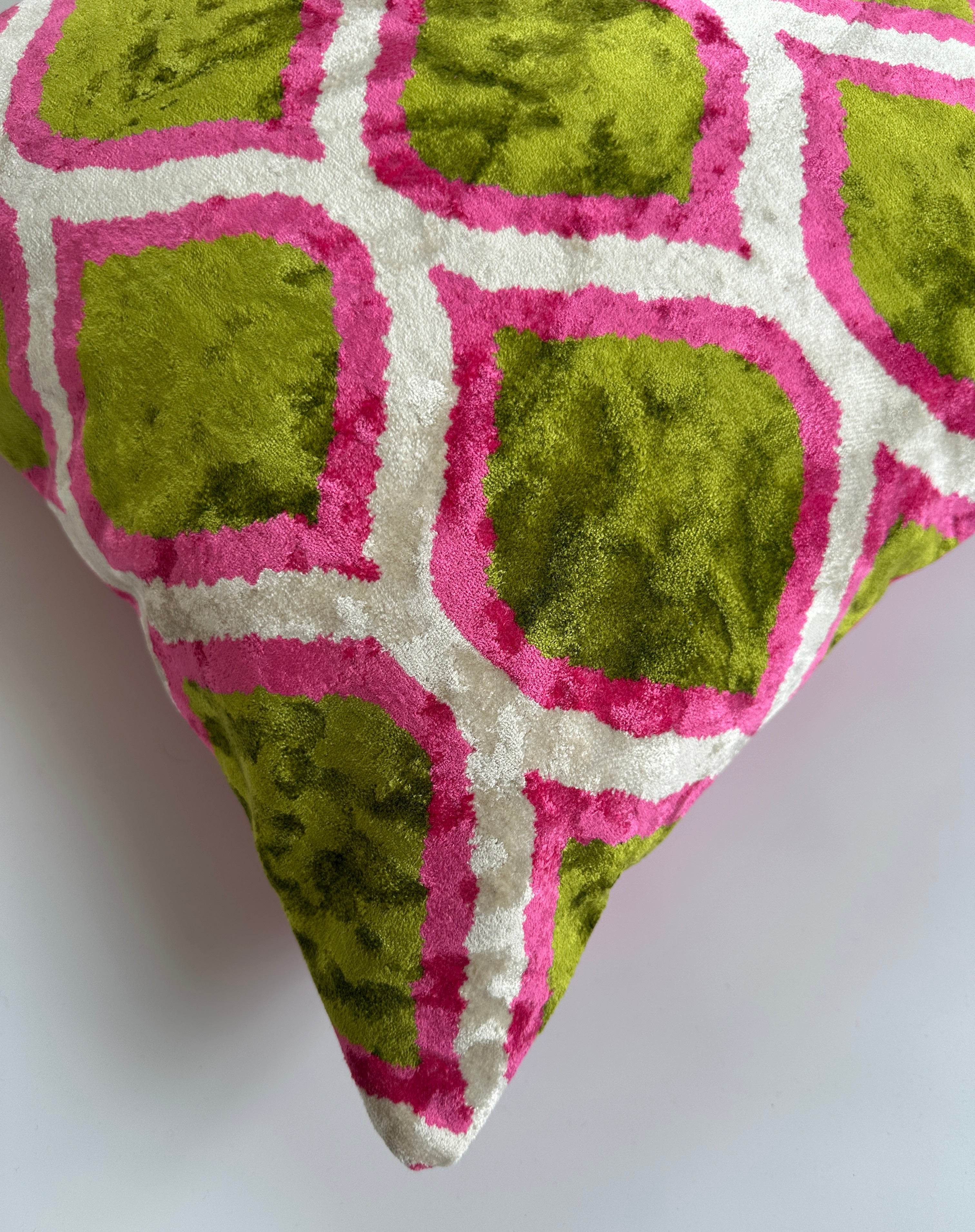 Pink Ogival Velvet Cushion Cover 20''x20'' / 50x50 CM