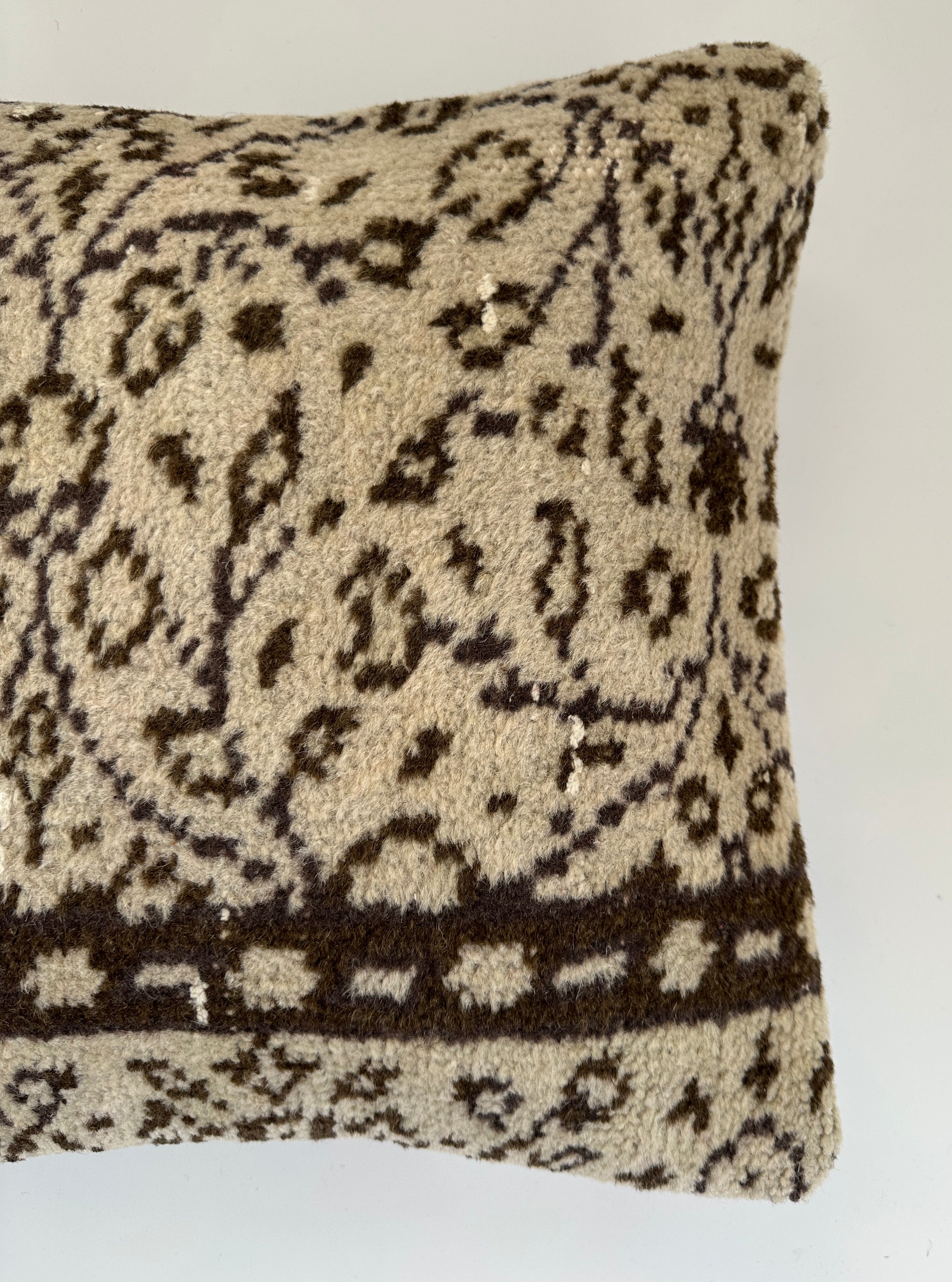 Carpet Cushion Cover 16''x16'' / 41x40 CM