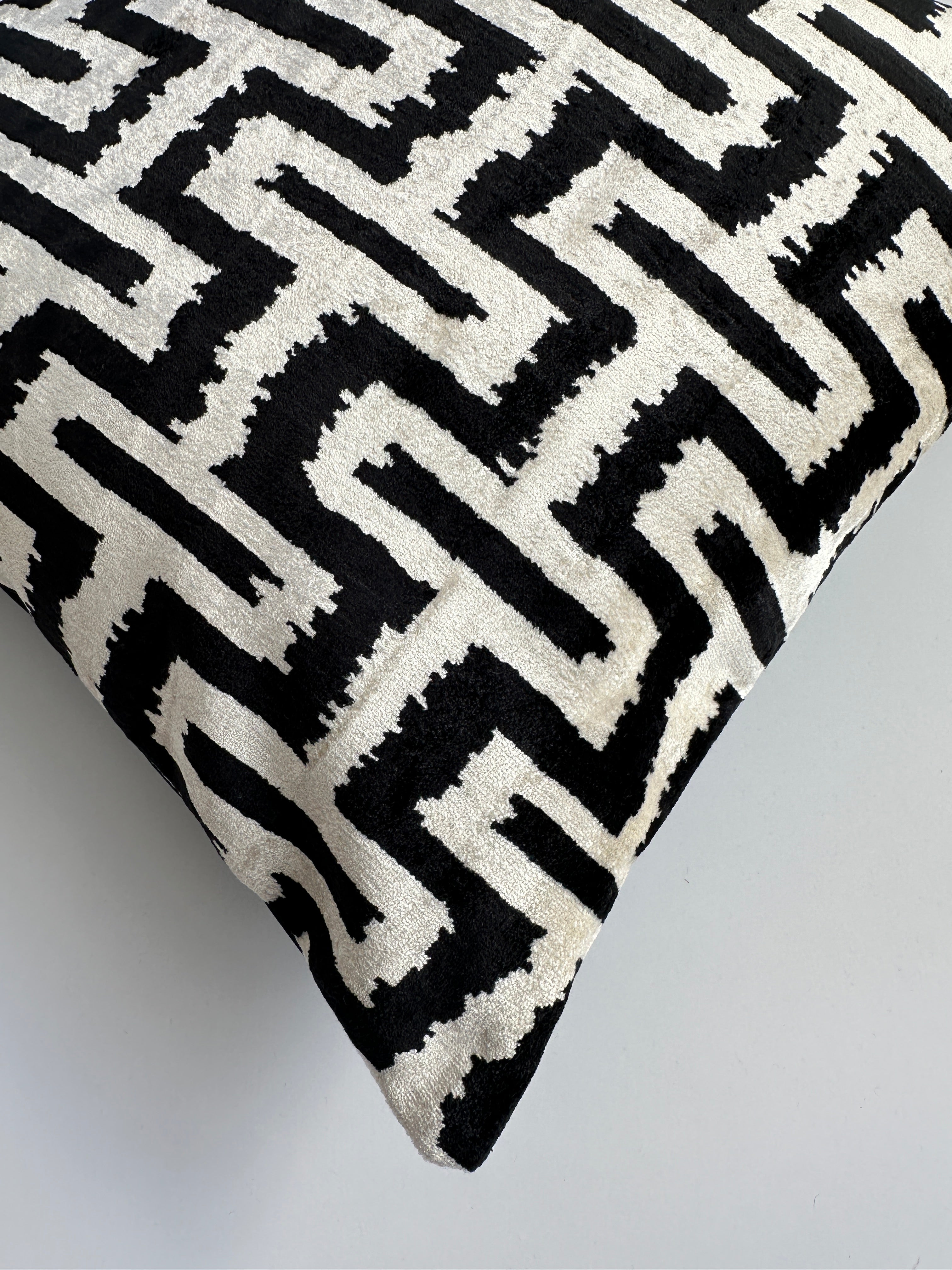 Black Silk Velvet Cushion Cover 20''x20'' / 50x50 CM