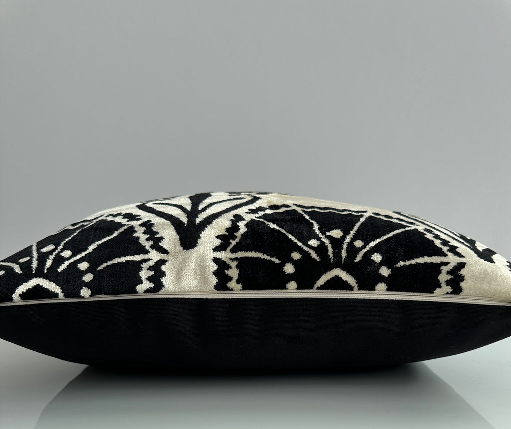 Black Carnations Velvet Cushion Cover 20''x20'' / 50x50 CM