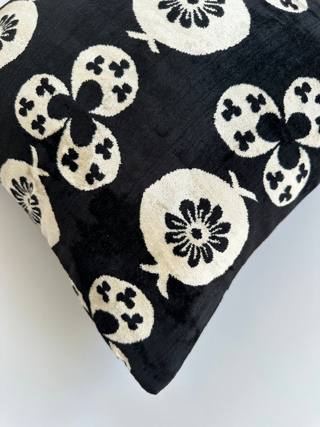 Black Pomegranate Silk Velvet Cushion Cover 16''x16'' / 40x40 CM