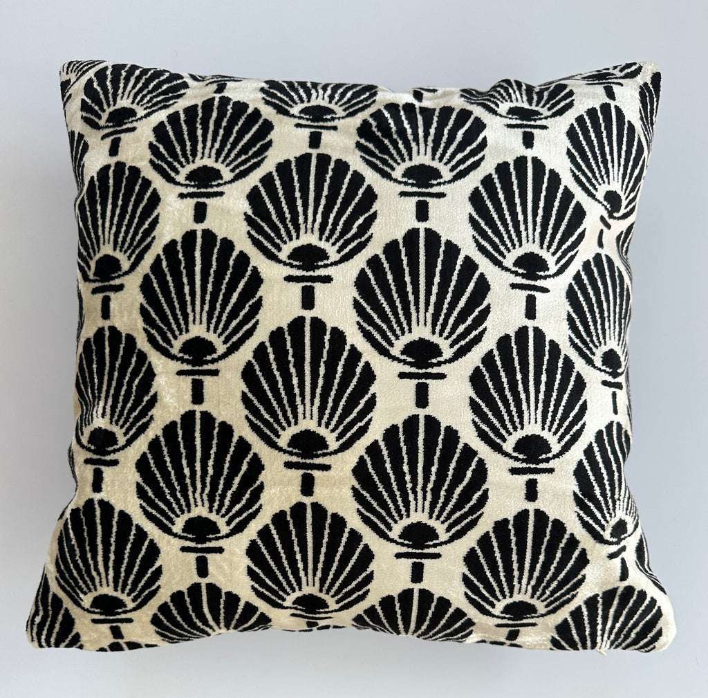 Black Chrysanthemum Velvet Cushion Cover 20''x20'' / 50x50 CM
