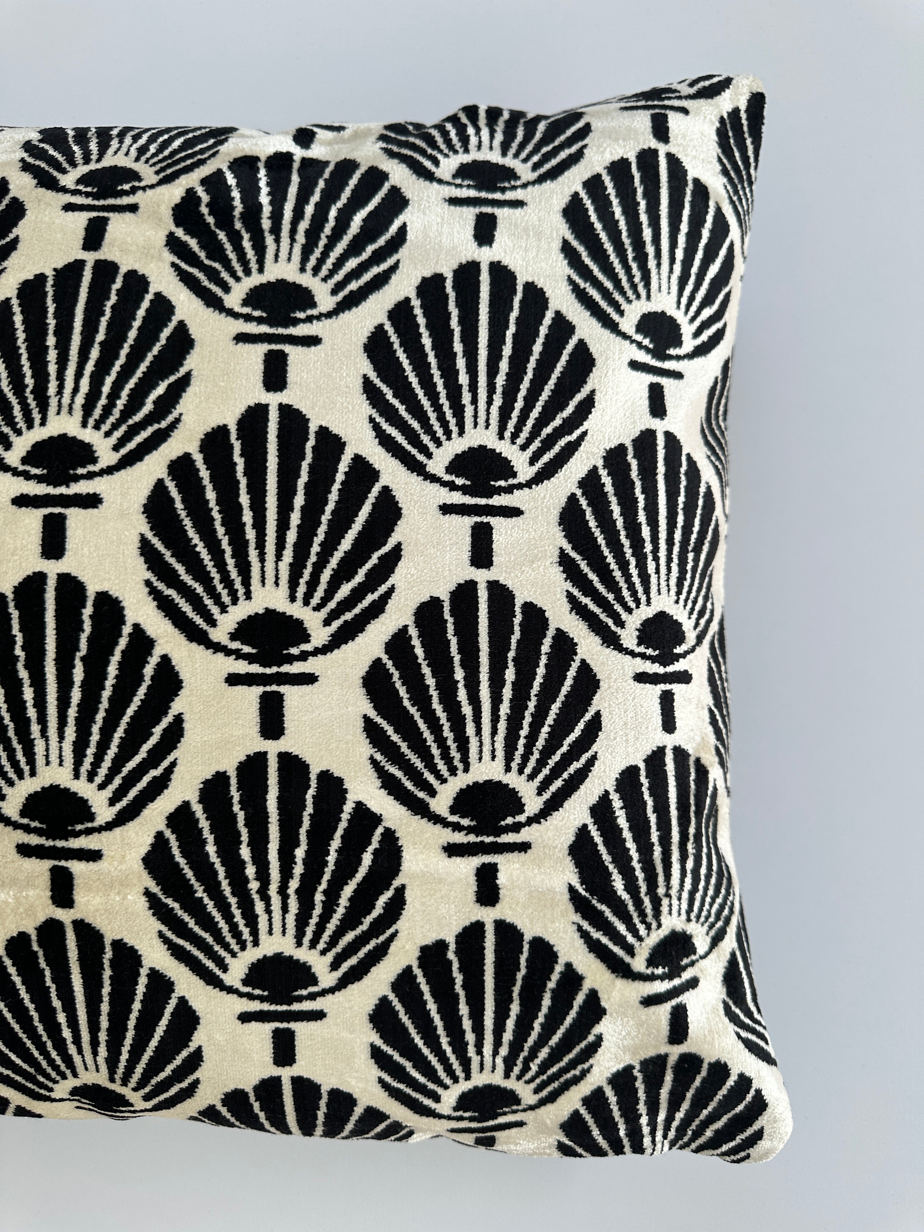 Black Chrysanthemum Velvet Cushion Cover 20''x20'' / 50x50 CM