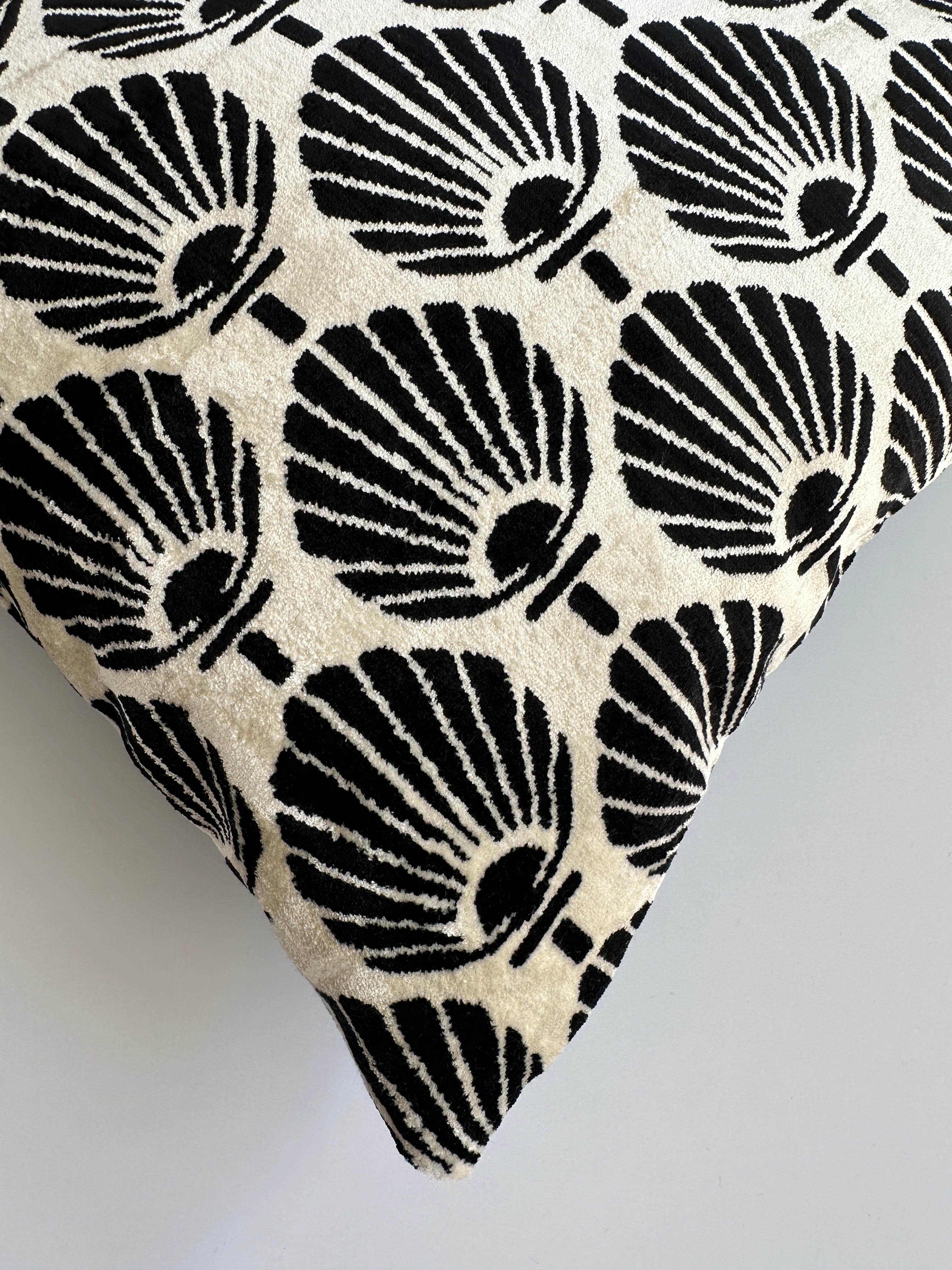 Black Chrysanthemum Silk Velvet Cushion Cover 16''x16'' / 40x40 CM