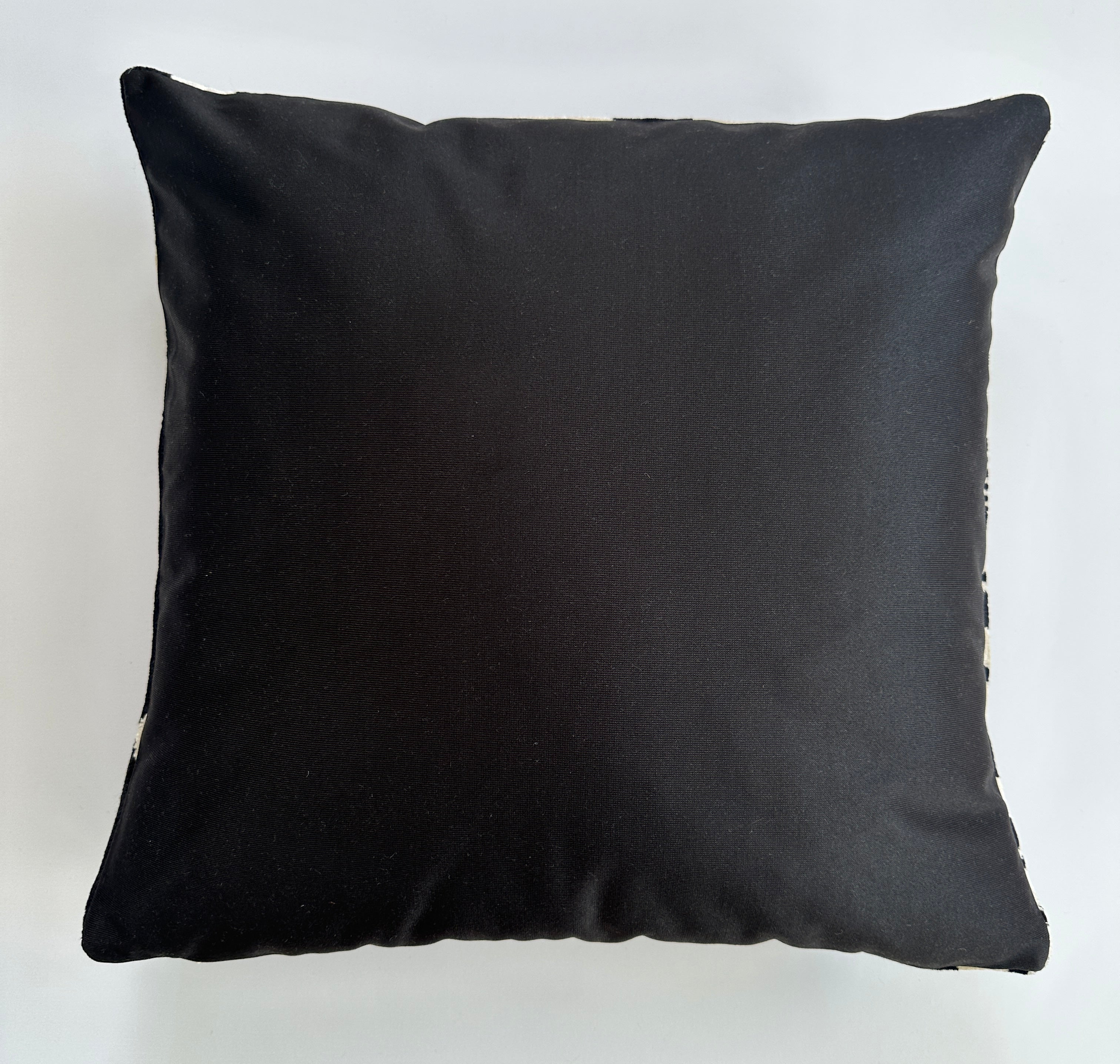 Black Pomegranate Velvet Cushion Cover 20''x20'' / 50x50 CM