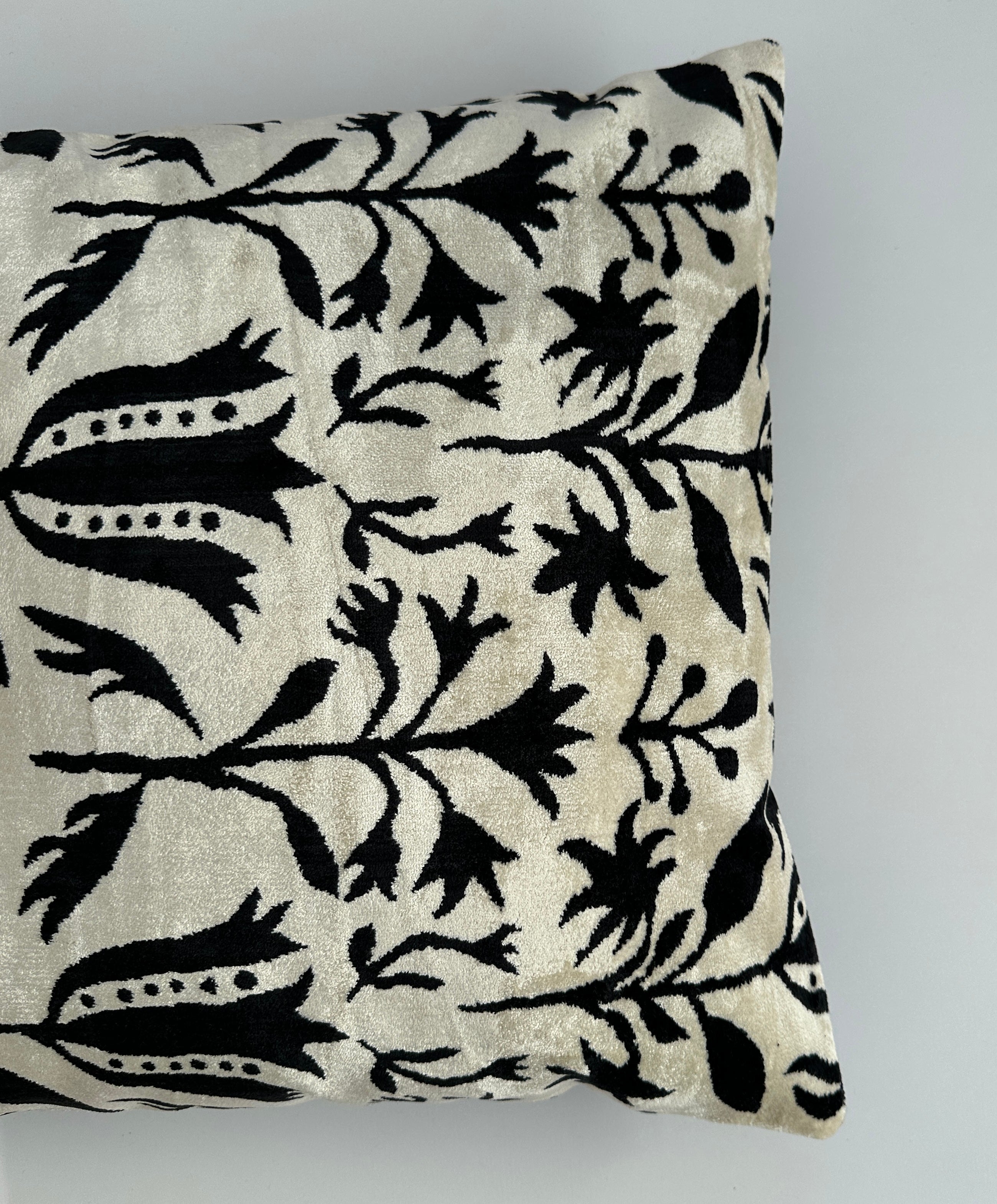 Black Tulip Silk Velvet Cushion Cover 16''x16'' / 40x40 CM