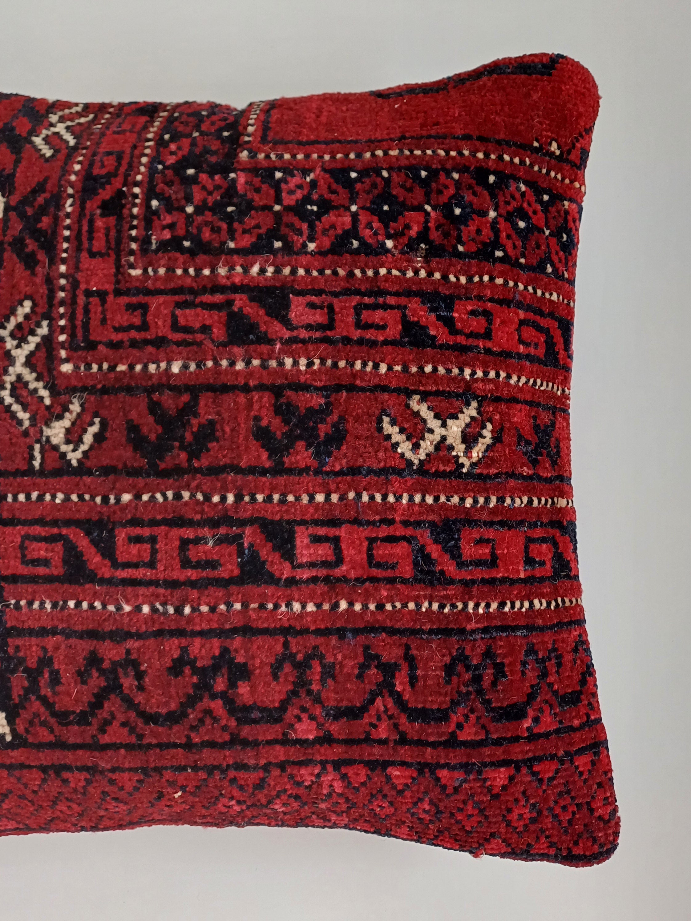 Red Vintage Cushion Cover 16''x16'' / 40x40 CM