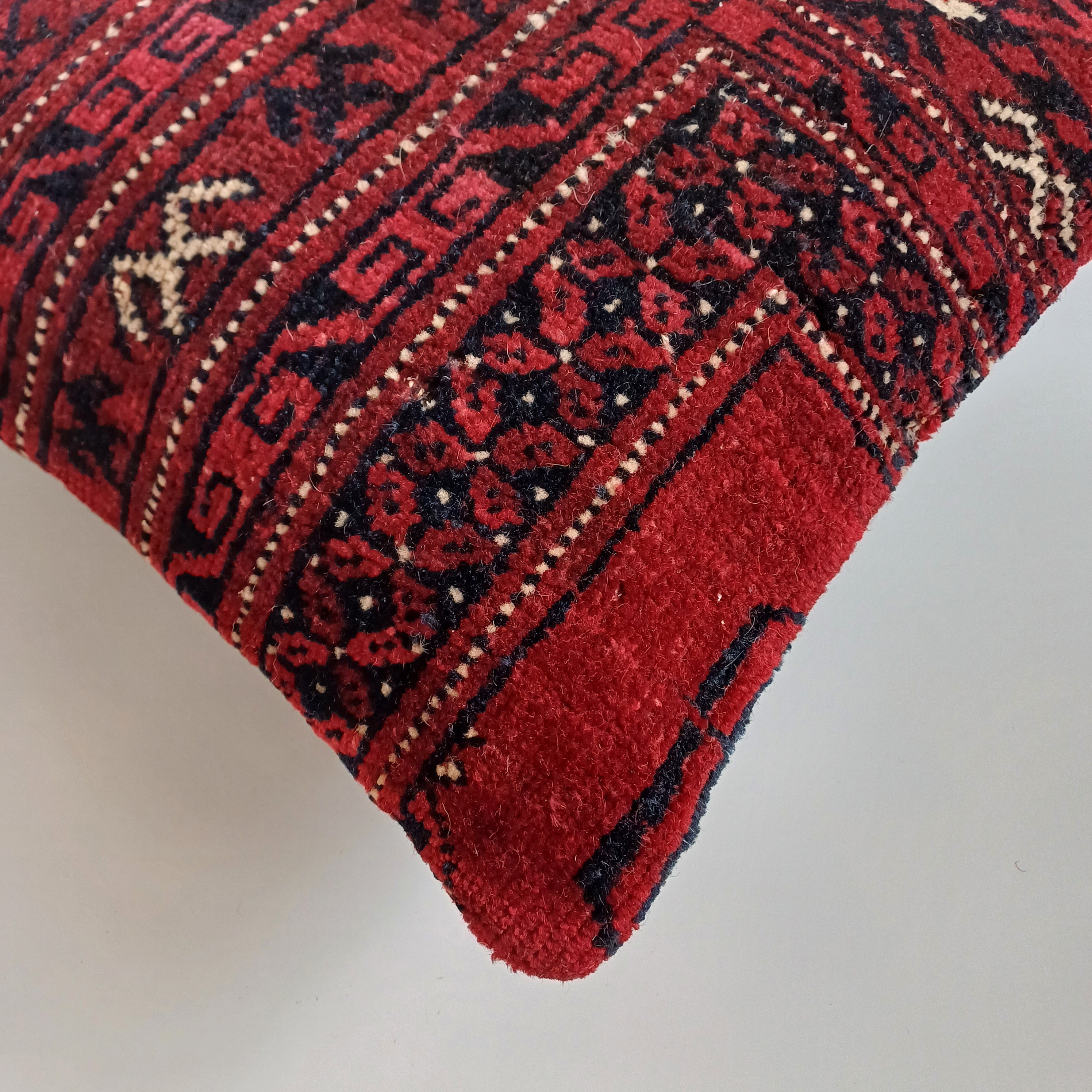 Red Vintage Cushion Cover 16''x16'' / 40x40 CM