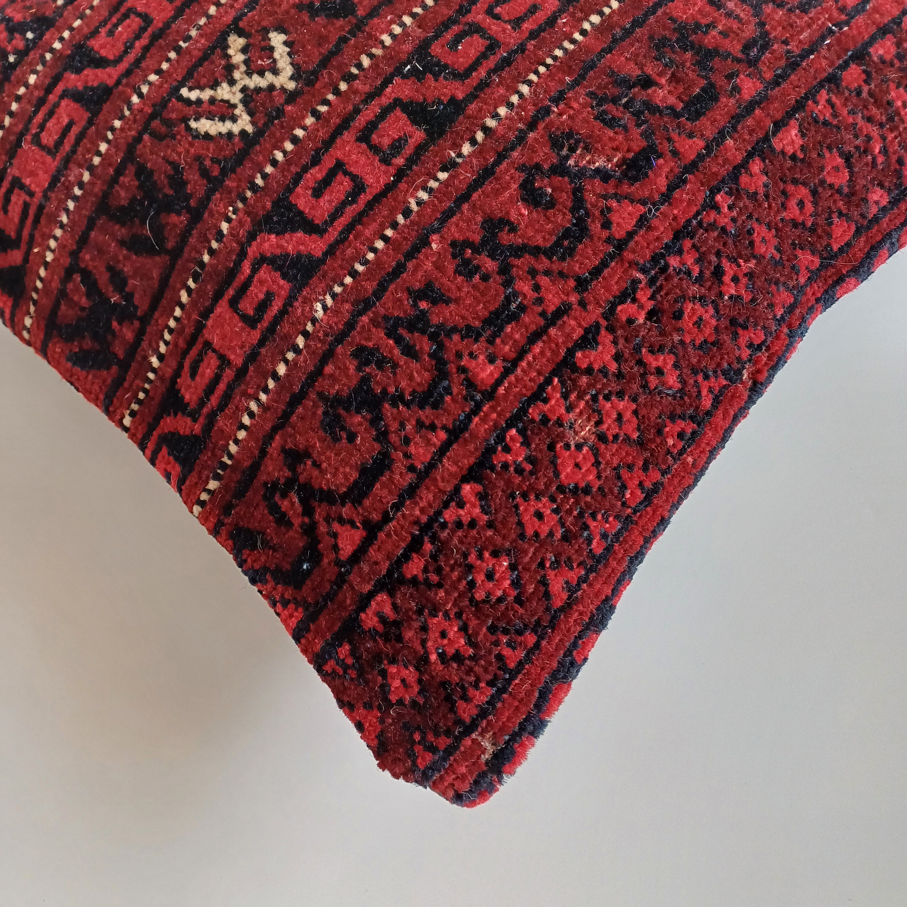 Red Vintage Cushion Cover 16''x16'' / 40x40 CM