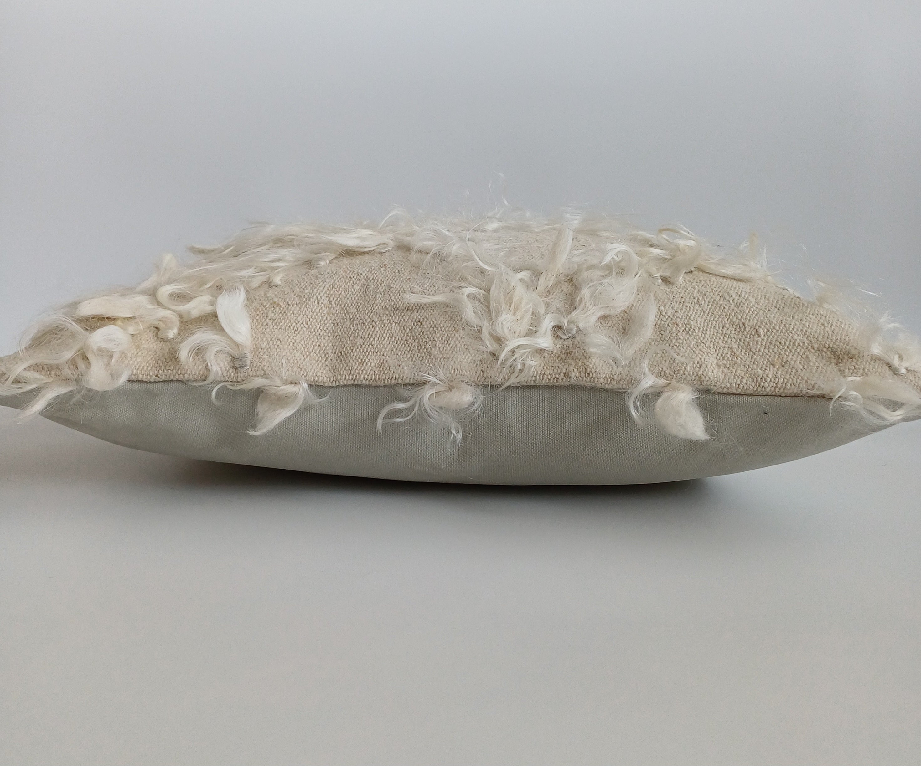 White Wool Turkish Rug Cushion Cover 20''x20'' / 50x50 CM