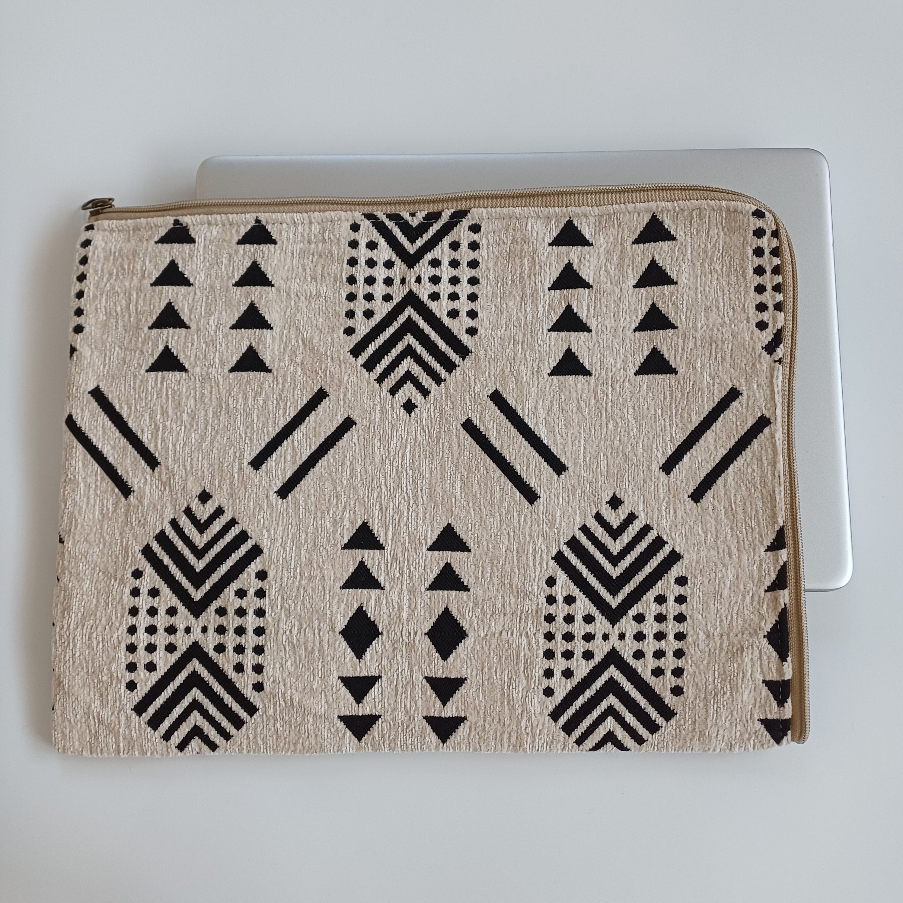 Moroccan Soft White Handmade Velvet Laptop Sleeve 36x27 CM