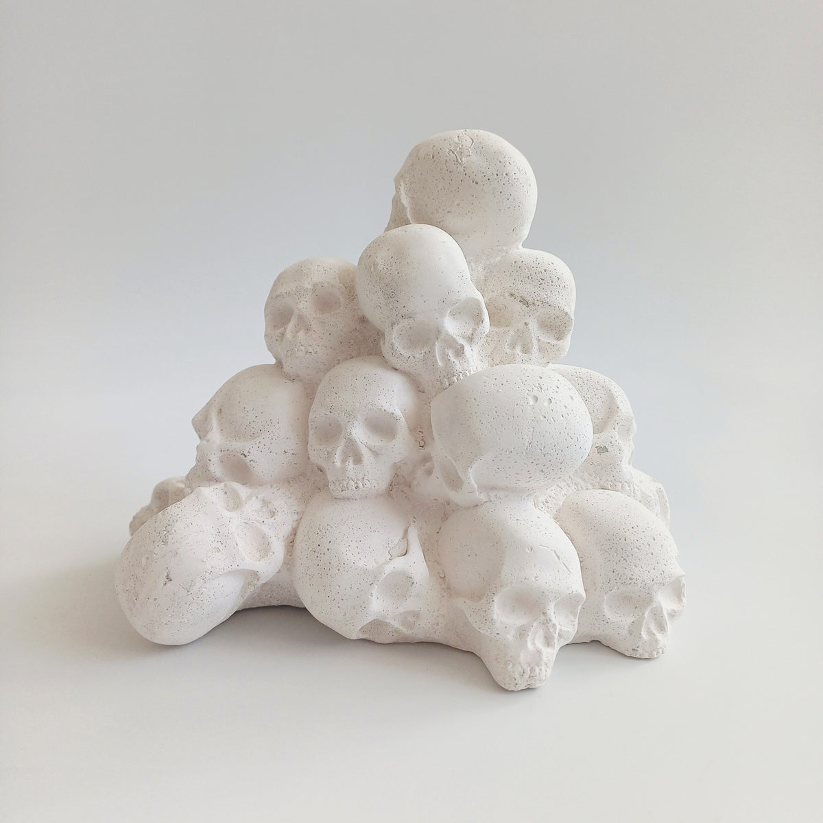 Skull Pyramid Gothic Style Wall Hanging Plaque 16x8 CM
