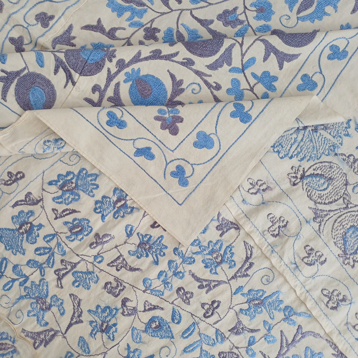 Uzbek Silk Suzani Tapestry, Hand Embroidered Wall Hanging, Suzani Bedspread, Suzani Tablecloth 256x192 CM