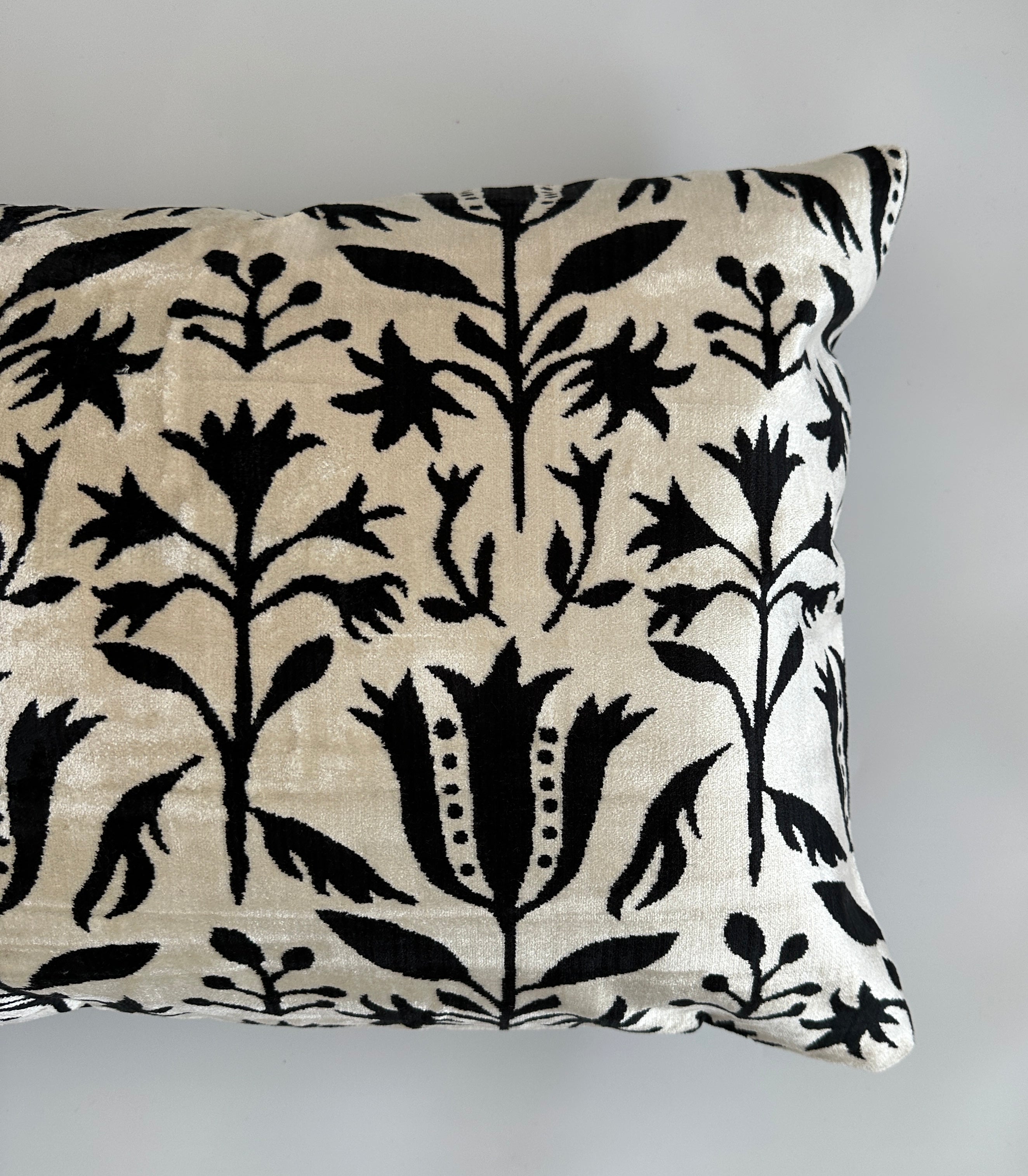Black Tulip Silk Velvet Cushion Cover 24''x16'' / 60x40 CM