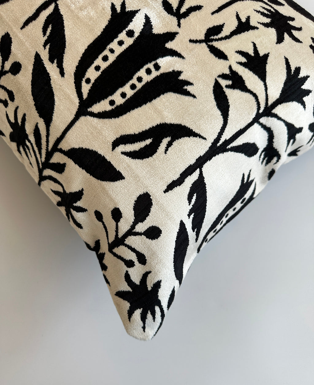 Black Tulip Silk Velvet Cushion Cover 24''x16'' / 60x40 CM