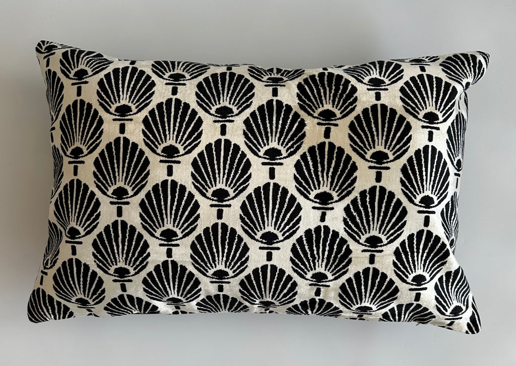 Black Chrysanthemum Silk Velvet Cushion Cover 24''x16'' / 60x40 CM