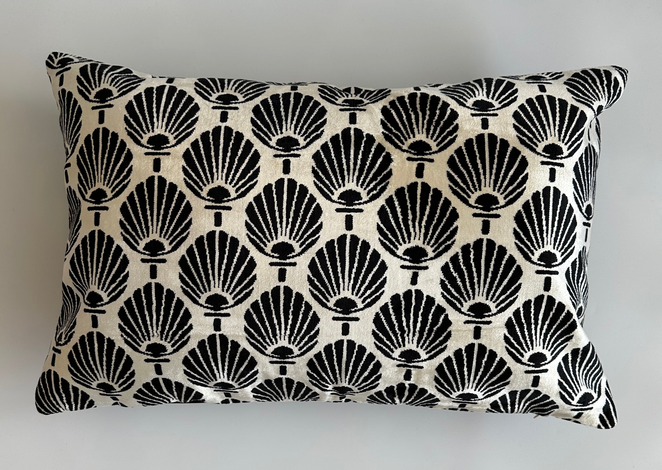 Black Chrysanthemum Silk Velvet Cushion Cover 24''x16'' / 60x40 CM