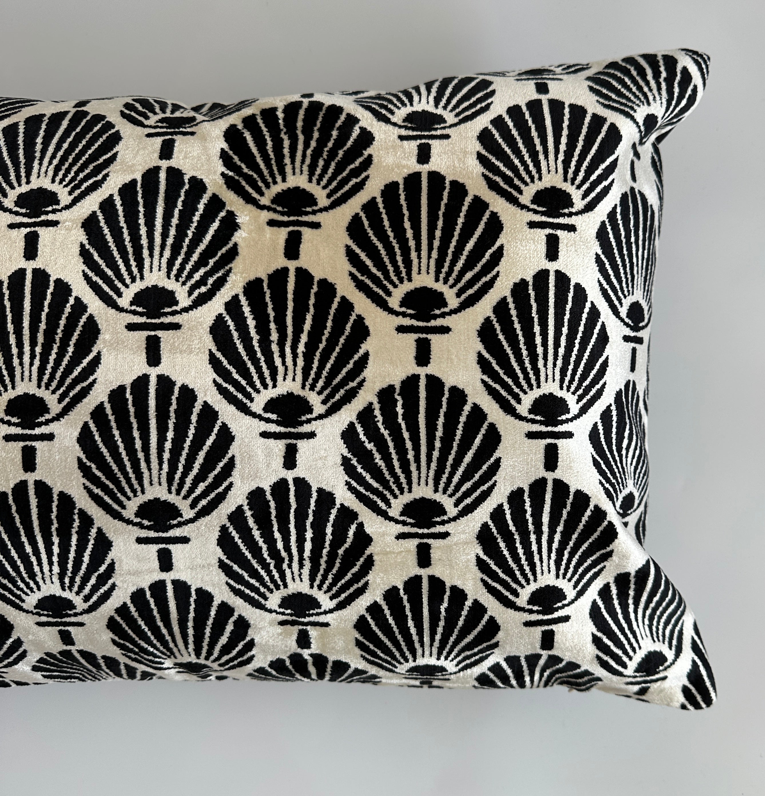 Black Chrysanthemum Silk Velvet Cushion Cover 24''x16'' / 60x40 CM