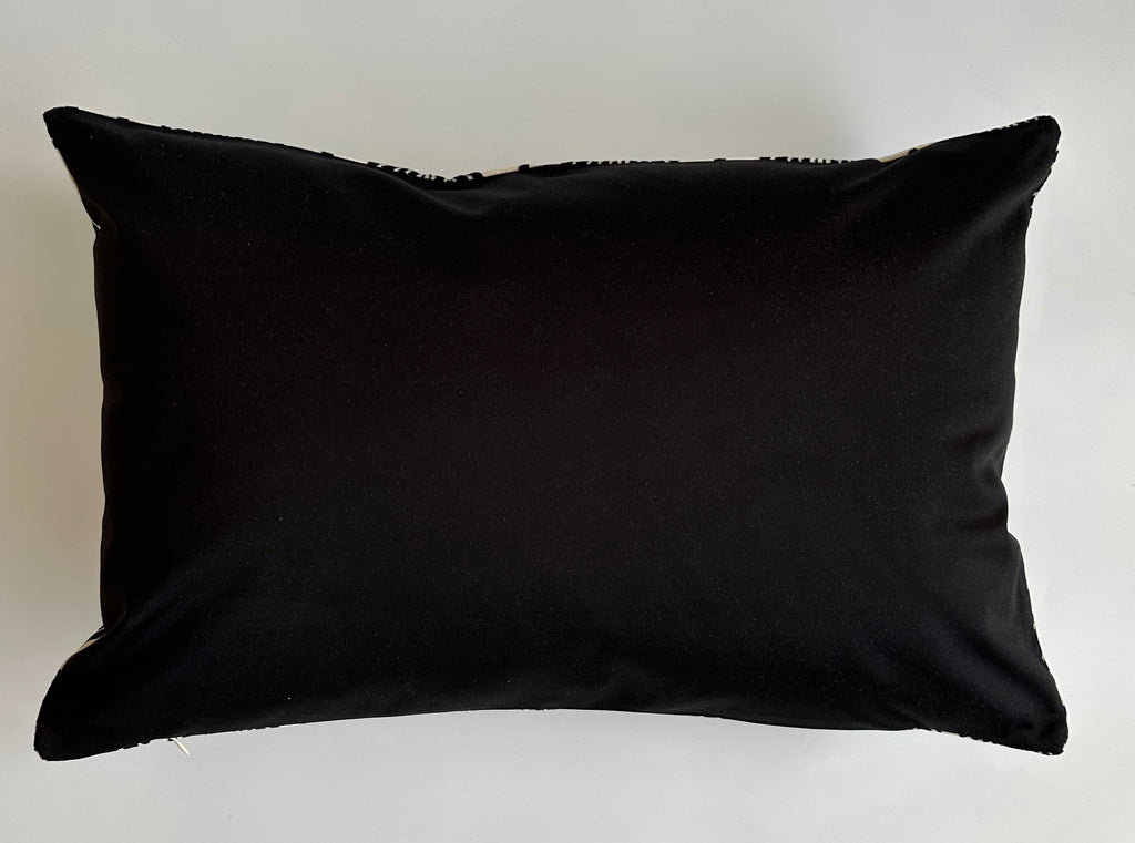 Black Chrysanthemum Silk Velvet Cushion Cover 24''x16'' / 60x40 CM
