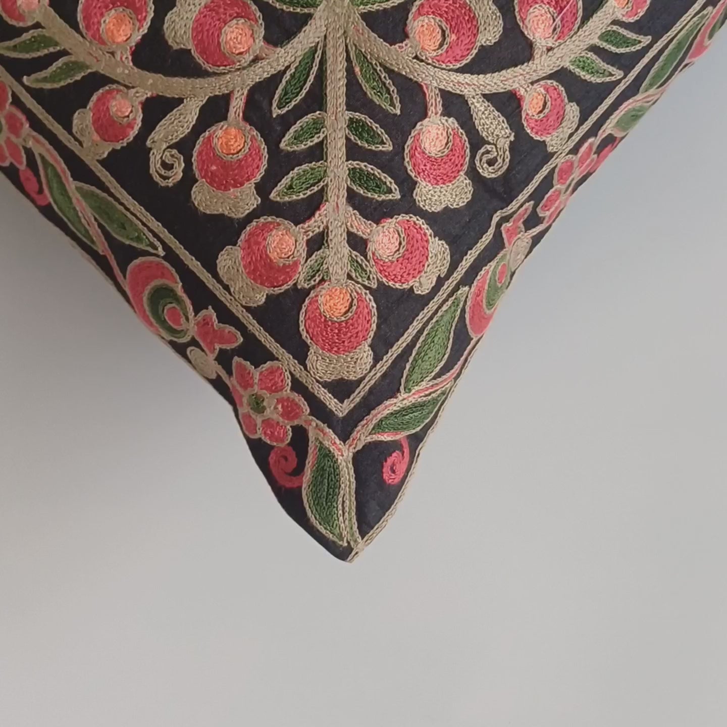 Hand Embroidered Multicolour Kashmiri Cushion Cushion Cover 16''x16'' / 40x40 CM