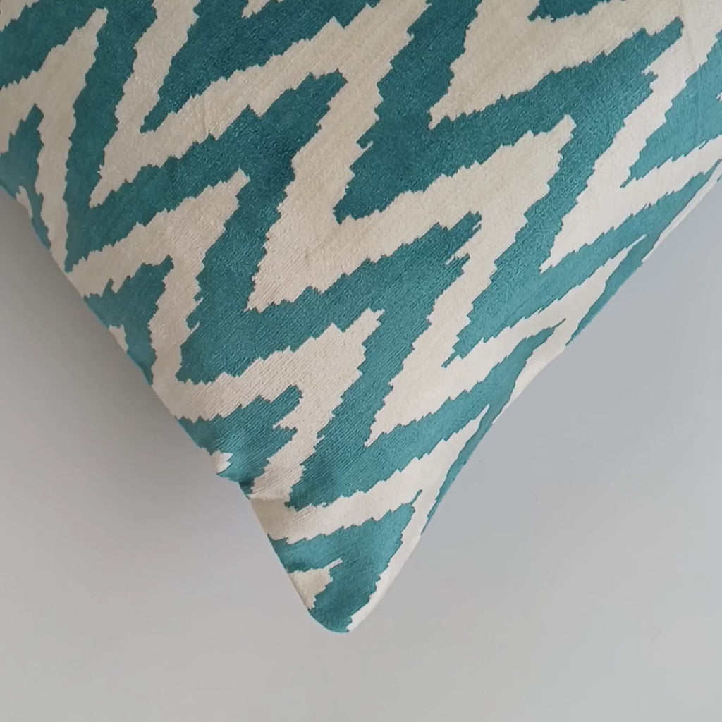 Turquoise Flame Velvet Cushion Cover 20''x20'' / 50x50 CM