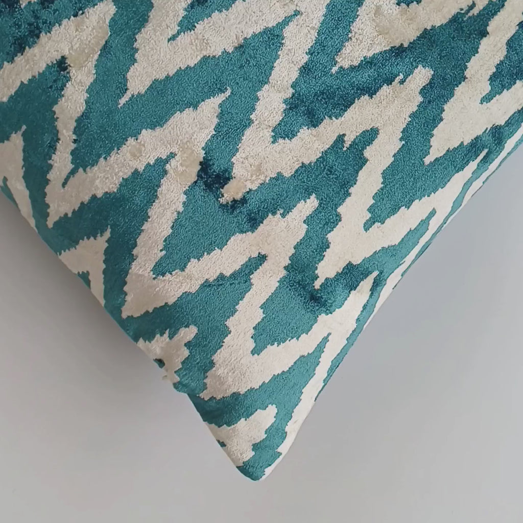 Turquoise Flame Velvet Cushion Cover 20''x20'' / 50x49 CM